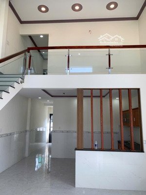 bán nhà mỹ hạnh nam, 1 sẹc giồng lớn, 100m2 nhà 1 lửng có sổ riêng giá 1 tỷ 650 tr. lh 