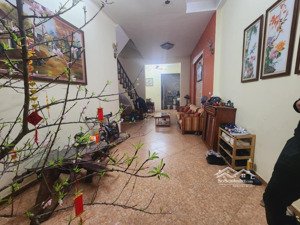 mặt ngõ - hoàng hoa thám - lô góc - dân xây - ô tô vào nhà - gần ngay phố - đỗ ngày đêm