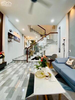 Bán nhà hẻm 245 Nguyễn Biểu P2 Q5 – DT 3.3x12m – 1 trệt 1 lửng 4 lầu – Giá 15.5 tỷ