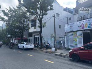 tin đặc biệt : bán lô đất vuông như tờ a4 mặt phố thanh thuỷ . diện tích : 106m2.