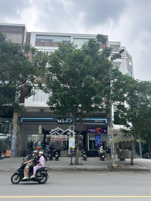 bán tòa nhà mt đặng thùy trâm, p13, bình thạnh,dt: 13.2 x 24m, hầm 6 tầng có hợp đồng thuê 220tr/th