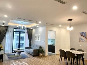 cho thuê tòa nhà phố dịch vọng hậu- cầu giấy diện tích 150m2 x 7 tầng 1 hầm mặt tiền 20m 