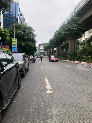 gia đình tôi cần bán gấp nhà còn mới, khu phân lô yên lãng, đống đa, 18m x 5 tầng, 3 ngủ, 3.5 tỷ