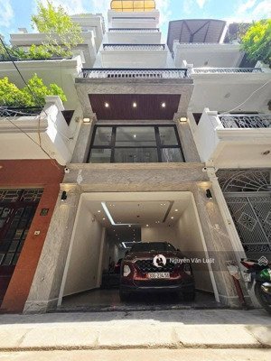 chủ quân đội gửi bán nhà phùng chí kiên 85m2- ô tô tránh , gara 2 ô tô , trước nhà 9m , phân lô vip