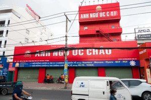 cho thuê nhà 182-184-186 lê văn việt. dt: 21m x 35m