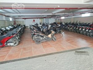 bán toà vp cầu giấy - mặt phố víp 270m x 9tầng x rộng 11m - doang thu gần 500tr/tháng - thông sàn -