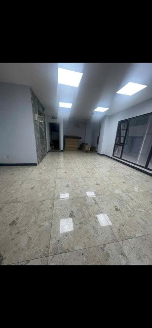 cho thuê tầng 1 mặt phố bà triệu - hai bà trưng: diện tích 30m tầng 1 riêng biệt, mặt tiền 7m