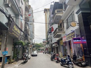 bán phân lô 3 tầng còn đẹp phố nguyễn sơn, chung cư berriver. đường oto tránh. 16,5 tỉ. 