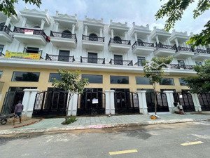 nhà 1 trệt 1 lửng 3 lầu ngay ngã tư ga quận 12. dt:4x16 4pn, 5wc full nội thất hẻm ô tô thông 5tỷ9