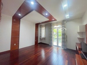 cho thuê nhà nguyên căn q7 dt: 5.1x20.m2 có nội thất, kề khuôn viên giá: 50tr lh: 