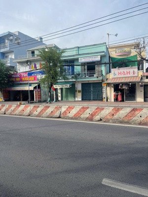 bán gấp nhà 2 tầng 3.05x10m, giá 4.79 tỷ,mặt tiền đường kinh doanh sầm uất huỳnh tấn phát tt nhà bè