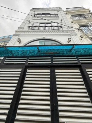 bán nhà mới xây ( 5x9) ~ 130tr/m2 đất 4phòng ngủ gần vincom nguyễn xí hẻm xe hơi