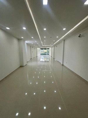 chính chủ cho thuê 109a quốc hương, p. thảo điền, tp. thủ đức, 500m2 sàn có hầm, thang máy, giá tốt