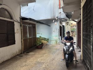 siêu hiếm 5,5tỷ nhà lô góc phân lô phố đội cấn gần giang văn minh, bảo tàng b52, oto đỗ cửa dt 22m