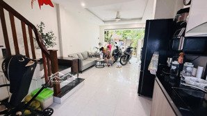 bán nhà 4 tầng ô tô con đỗ cửa tại trung tâm xã an khánh . giá rẻ cho quý anh chị nào thiện chí