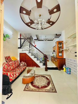 nhà 3 tầng 27m2 nở hậu đúc thật hẻm xe tải phú nhuận