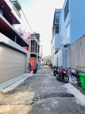 cần bán gấp lô đất đường 9 linh tây. có sẵn thu nhập 22tr/ tháng. giá chỉ hơn 8ty.