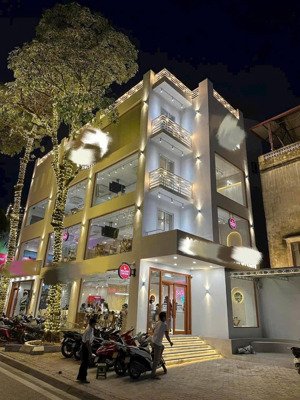 cho thuê nhà phố nguỵ như kon tum diện tích 100m2 x 5 tầng + hầm mặt tiền 6m nhà mới ! gọi e ngay