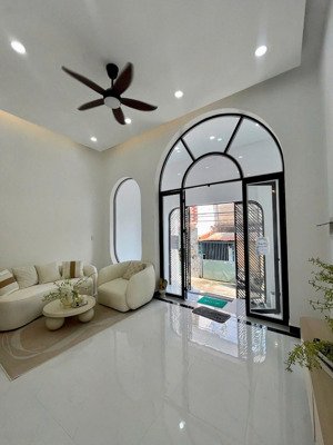 nhà mới 2 tầng, 65m2, ngang 5m, hồ ngọc lãm, hẻm 5m, gần võ văn kiệt, full nội thất, 3,99 tỷ còn tl