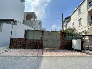 cần thanh khoản gấp đất cự khối sát dự án giá đầu tư, 60m2, mặt 4m, đường ô tô, vỉa hè.