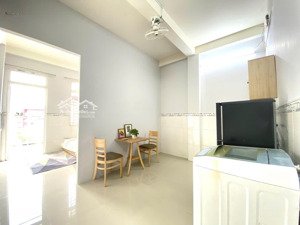 cho thuê căn hộ 1 phòng ngủ ban công full nọi thất gần nhà thờ tân định q1