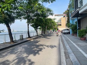 gia đình tôi cần bán nhà mặt phố vệ hồ ! đoạn đẹp nhất phố - view hồ mênh mông !