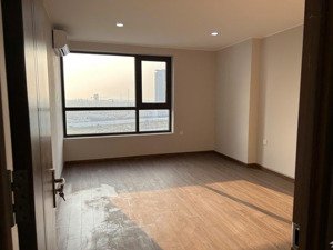 cần bán gấp căn góc 3 ngủ 168m chung cư udic west lake tầng cao view thoáng giá tốt. 