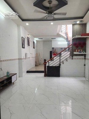 cần bán nhà riêng thống nhất hơn 60m2 nhà 2 tầng btct còn mới sang tên công chứng ngay.