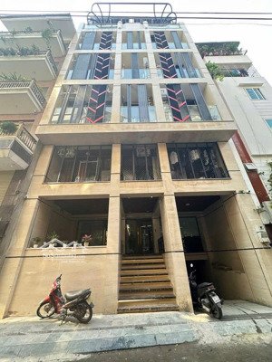 bán gấp toàn nhà 9 tầng, dt 210m2, mặt tiền rộng 9,7m, giá đầu tư công khai 96 tỷ