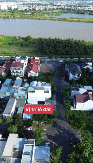 siêu phẩm lô góc gần sông diện tích khủng gần 300m giá chỉ hơn 50 triệu/m