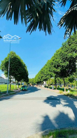 chủ kẹt tiền cần bán lô đất ngay mặt tiền đường hơn 74m2 giá tốt