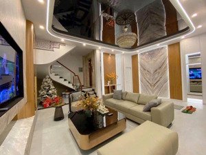 hoàng cầu- nguyễn phúc lai- đống đa- dt 50m2 - giá 13.2 tỷ- 5 tầng thang máy mới tinh- cách phố 15m