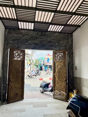 mặt tiền đường lớn dt 4x23, ngã 3 thông thoáng vô cùng rộng rãi để kinh doanh và làm dịch vụ.