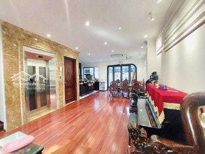 cực phẩm ! hoàng cầu, thang máy, ô tô tránh, phân lô, văn phòng, kinh doanh, ở đều tuyệt. 74m*6t