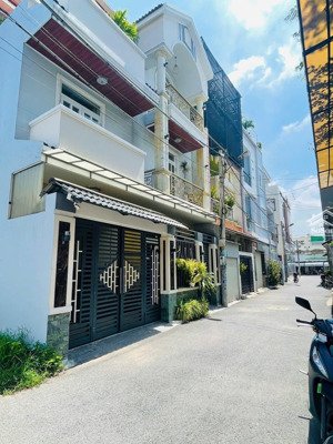 cực hót! nhà 3 tầng - 100m2(ngang 8.65m) rất hiếm - - sát phạm văn đồng - bao giá toàn thị trường