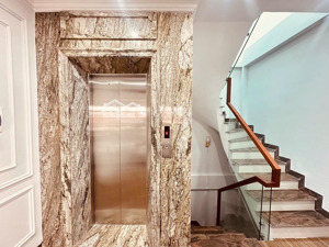 bán nhà phân lô vỉa hè kđt văn khê - 7 tầng thang máy- nhà đẹp- kinh doanh- 18 tỷ còn thương lượng