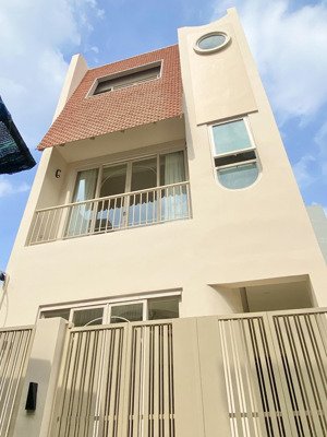 nhà 3 tầng - kiến trúc bắc âu, hương lộ 2, full nội thất, 5x12.2m - 5 phòng, hẻm xe hơi.