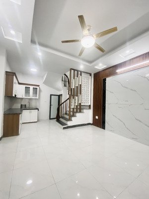 bán nhà 5 tầng, thượng thanh, thanh am. dt 30m, mt 4.2m, ô tô vào cổng, giá 6.05tỷ.