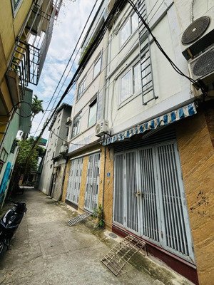 bán nhà tây trà, ô tô đỗ cổng, 35m2 x 5 tầng, giá 5.98 tỷ, từ tầng 2 đua ra rộng, thoáng sáng, sđcc