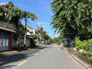 bán lô góc cực hiếm dương quảng hàm p6. dt 5x23m vuông vức. đường 12m. giá 13ti5 tl. 