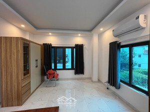 chính chủ bán nhà 39m2 lô góc xây 5 tầng, có tổng 6 phòng ngủ , đường thông oto