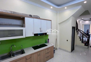 chủ cần tiền bán nhà ngõ thông chợ ngọc thuỵ- 38m2 - 7,99 tỷ