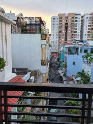 chính chủ cho thuê phòng có cửa sổ ban công ngay chợ tân bình- dh văn hiến