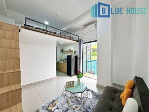 cho thuê phòng dịch vụ có gác. ban công riêng trang bị sẵn đầy đủ nội thất cơ bản. trống sẵn.