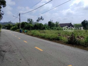 đất mặt tiền nhựa phú chánh, tân uyên, dt: 5x27, thổ cư: 60 cách dt: 742 khoảng 50m,