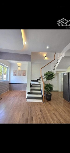 gấp bán căn nhà 3 tầng xây mới full nội thất cách đường chính 20m giá chỉ 4,45 tỷ