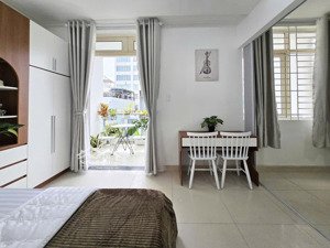 cho thuê căn hộ studio tách bếp 40m2 gần ban công thoáng ngay q10