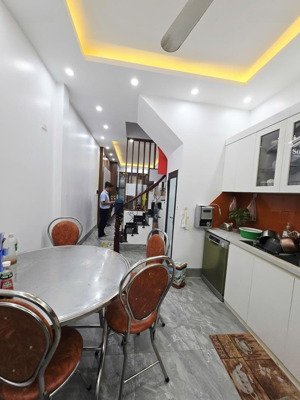 bán nhà vũ hữu,thanh xuân, gần phố,nhà mới đẹp, diện tích 42m- 4 tầng -mt 3.3m.giá 8.5 tỷ.