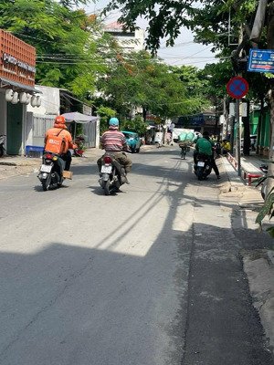 bán nhà cấp 4 mặt tiền kinh doanh (4x20m) - đường 10m thông sầm uất- gần trường nguyễn du