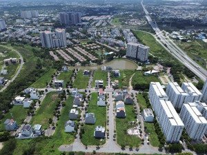 bán gấp lô đất kdc nam phan đỗ xuân hợp sát global city dt 9x18 giá 13.770 triệu bao gồm cọc.
